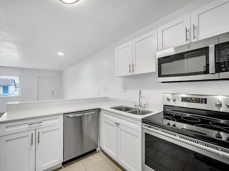 Serenity Lake Apartments — Photo 15