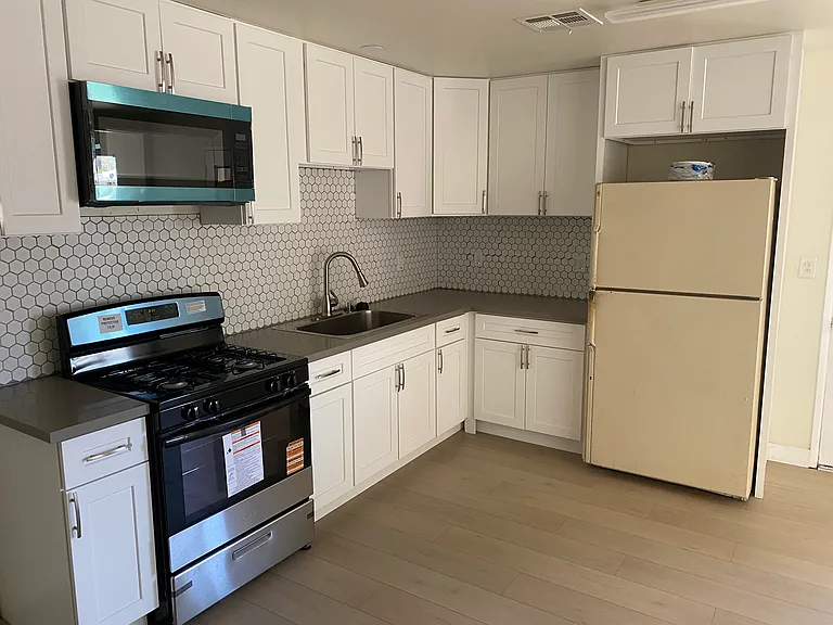 1223 W Avenue H12 — Photo 17