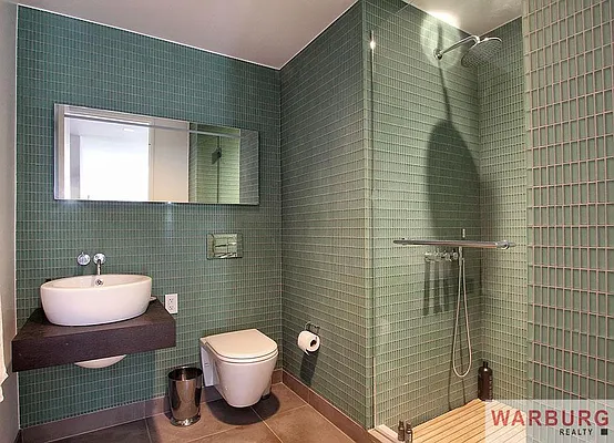 Sold by Warburg | media 6