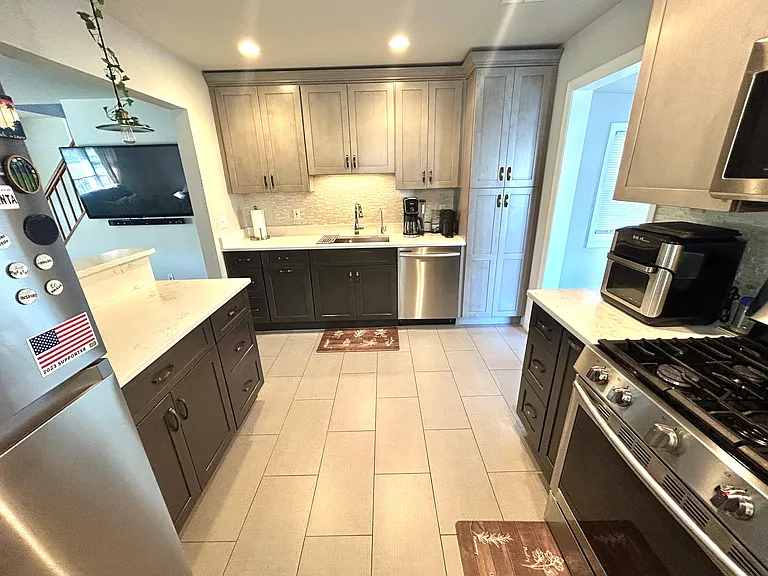 16 White Oak Dr — Photo 3