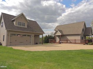 21 Lake Ridge Rd, Galena, IL 61036