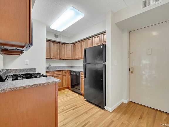 3rd image of 70 Lime Kiln Rd APT 2H