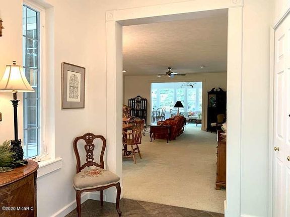 3rd image of 1722 N Marilyn Ave