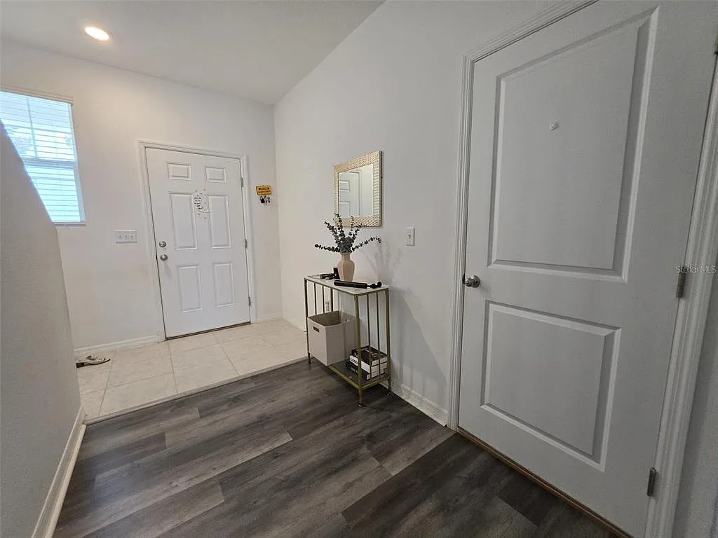 3 bed, 2.5 bath, 1480 sqft, $2,100 — Photo 3