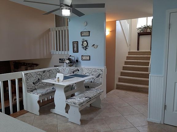 Kitchen breakfast nook