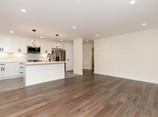 908 N 72nd St APT 1, Seattle, WA 98103