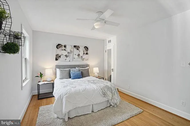 2325 Huidekoper Pl NW — Photo 4