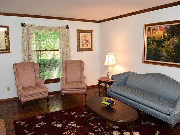 3rd image of 6366 Derbyshire Ln