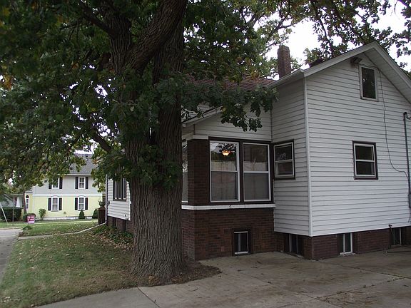 3rd image of 302 S 2nd Ave