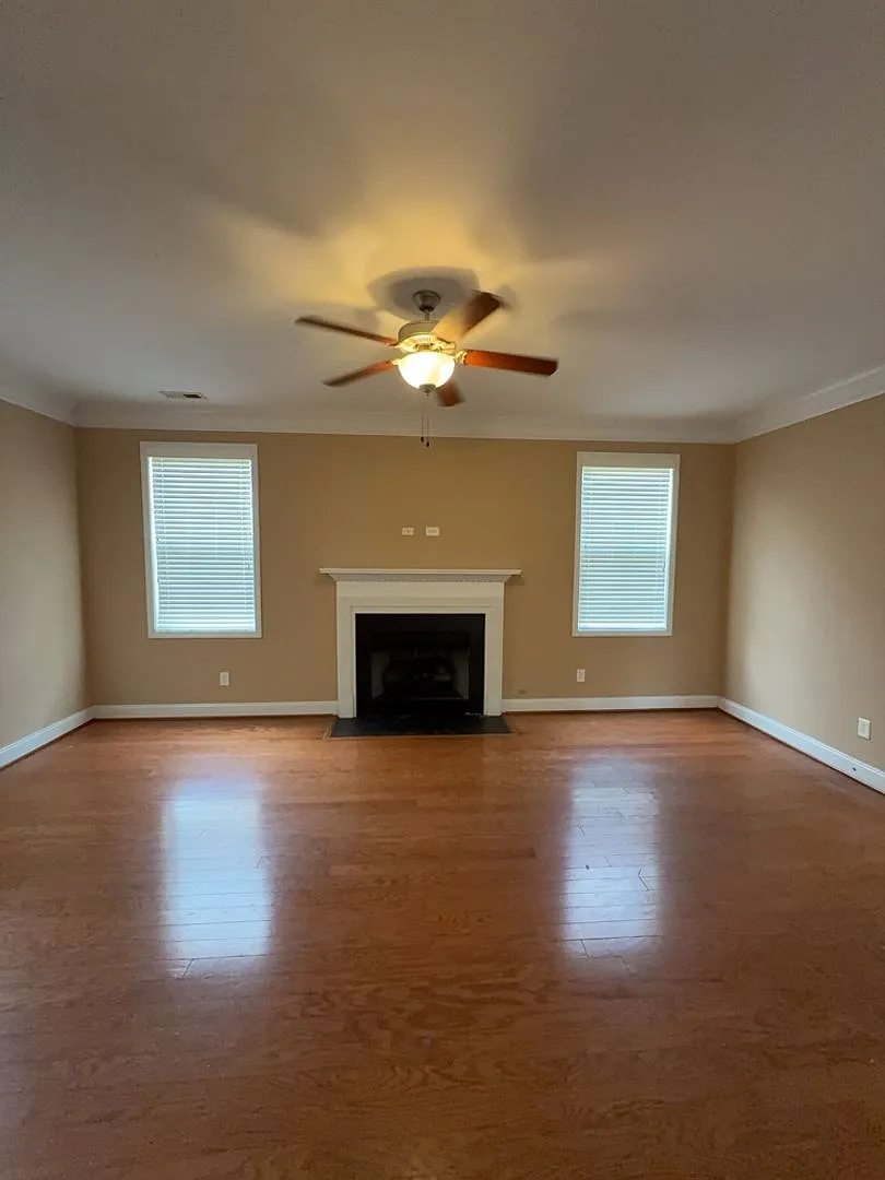 Stunning 3-Bedroom Home Near Downtown Columbia Balcony Views, Hardwood Floors & More! — Photo 4