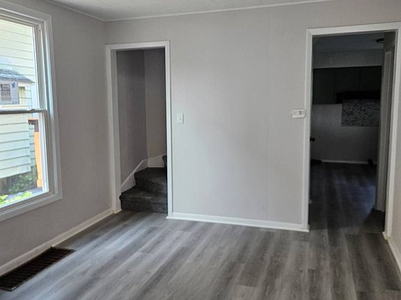 4th image of 317 Pleasant Ave