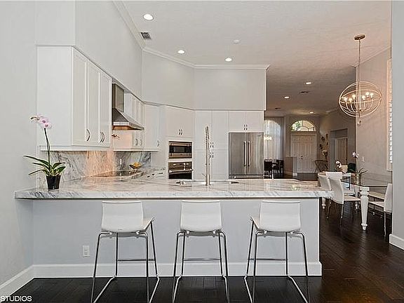 5th image of 2714 Oakbrook Dr