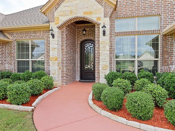 4th image of 417 River Bank Ln