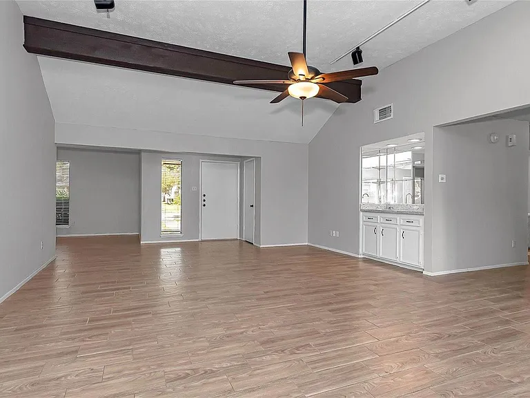 2710 Green Fields Dr — Photo 3