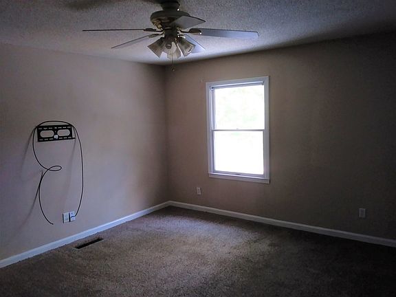 2nd image of 102 Lanceleaf Ct