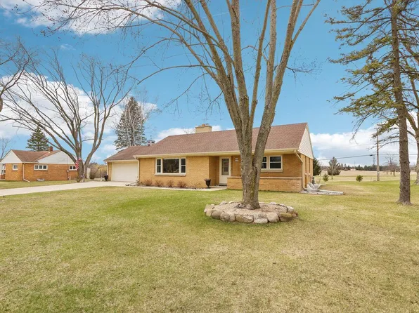 W152N7143 Westwood DRIVE, Menomonee Falls, WI 53051