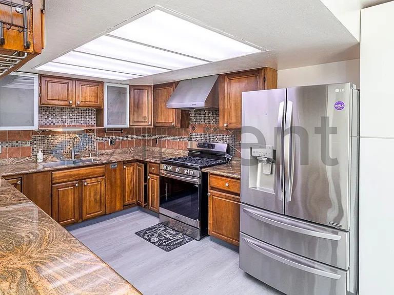 2330 Olive Ave — Photo 11