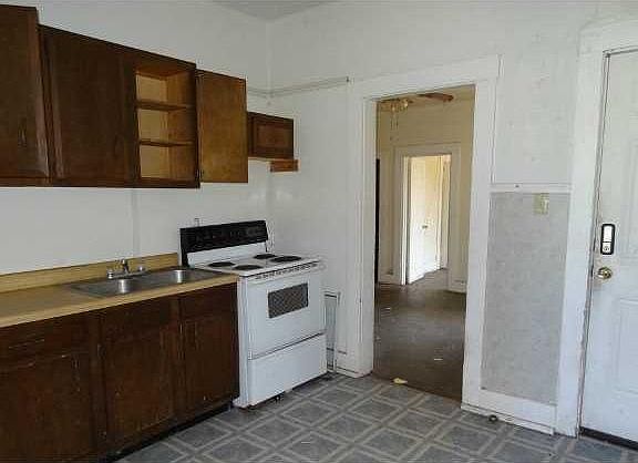 3rd image of 328 Boyce St