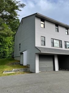 13 Moonlight Drive, Newmarket, NH, 03857