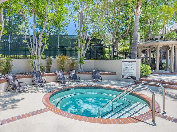 4th image of 26571 Normandale Dr APT 25K