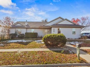 1913 Trails Dr, Urbana, IL 61802