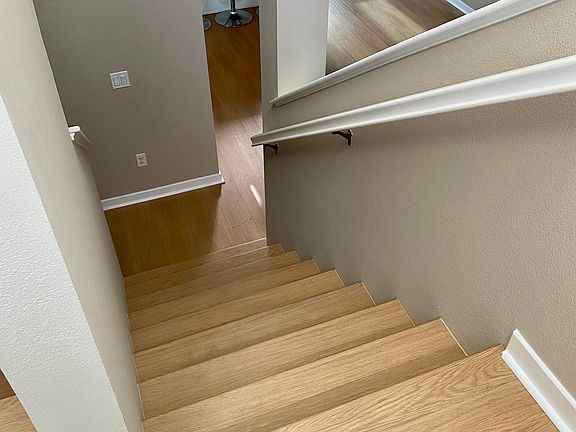4th image of 717 Manhattan Dr
