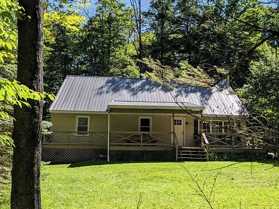 4th image of 33 Bear Trail Ln