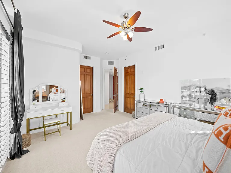 516 Hendricks Isle #4C — Photo 16