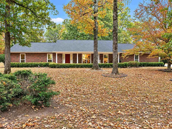 6835 Village Dr, Pine Bluff, AR 71603