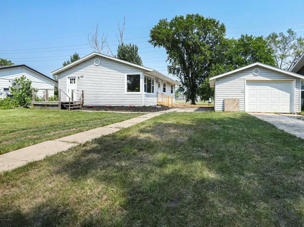 331 Cedar Ln, West Fargo, ND 58078
