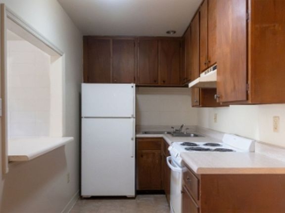 3rd image of 106 W 7th Ave #14
