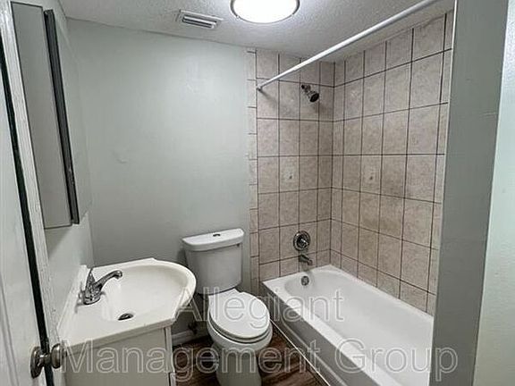 5th image of 228 N Beaumont Ave APT 5
