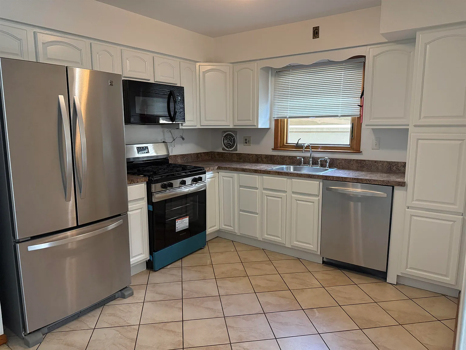 3 bed, 1.0 bath, $2,795 — Photo 2