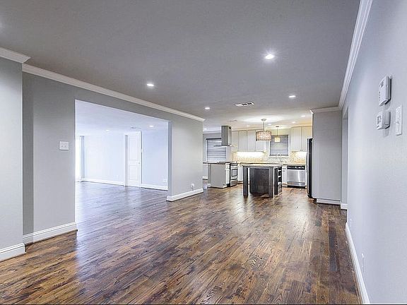 3rd image of 4521 Ashford Dr