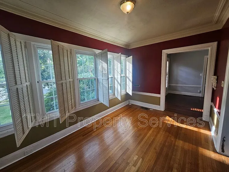 1214 N Pershing Ave — Photo 70