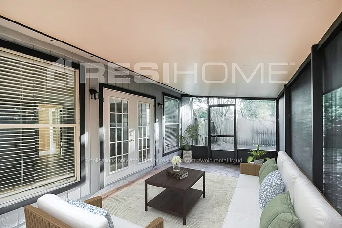 3739 Mandarin Woods Dr N — Photo 12