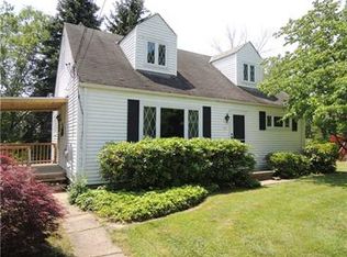 11 River Rd, New Kensington, PA 15068