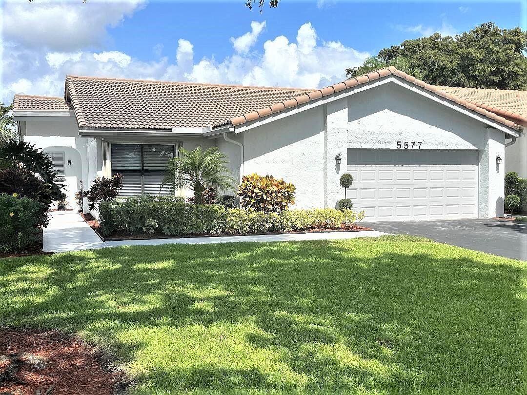 5577 Lakeview Mews Dr