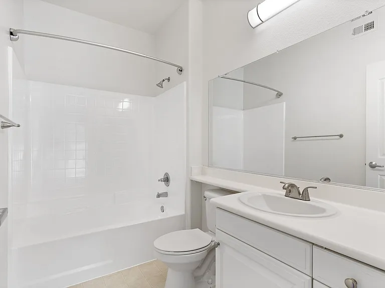 Via Ventura Apartments — Photo 7