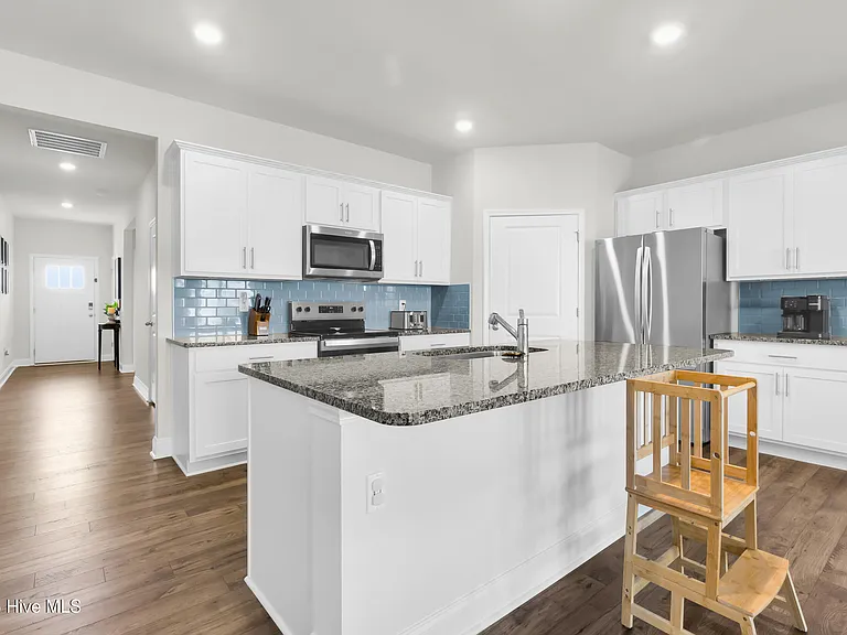 501 Dakota Ave — Photo 18