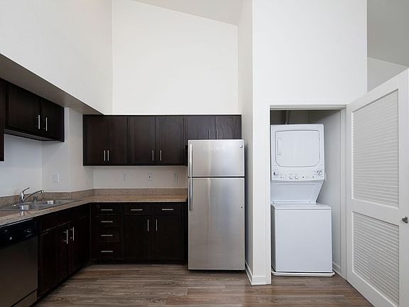 2nd image of 4330-4350 Palm Ave #B306
