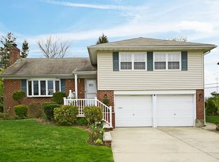 12 Lydia Ln, Garden City, NY 11530