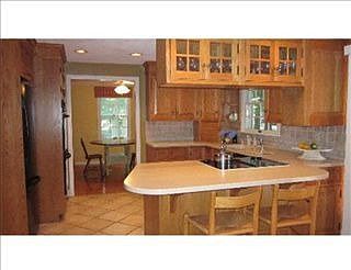 3rd image of 6 Woodbury Ln