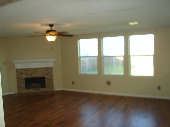 4th image of 1332 Windy Meadows Dr