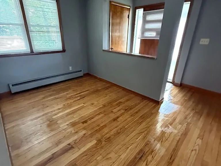 1000 Woodlawn Ave — Photo 3