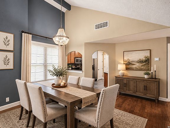 5th image of 2805 LOCKWOOD LN