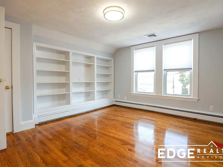 20 Brackett St #3 — Photo 3