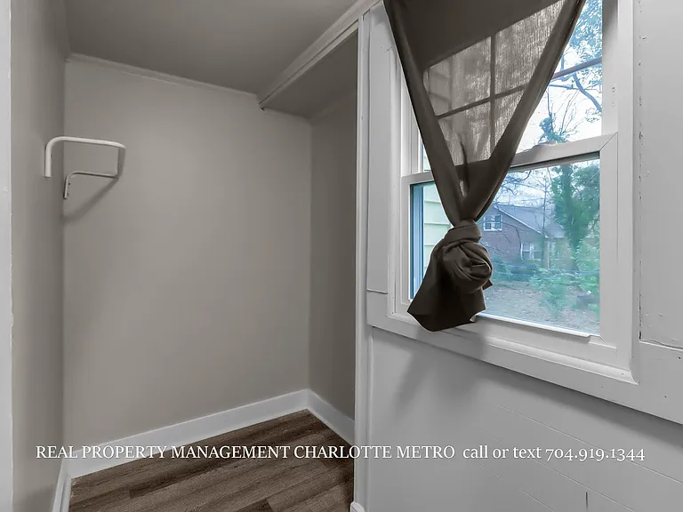 307 Leonard Ave — Photo 17
