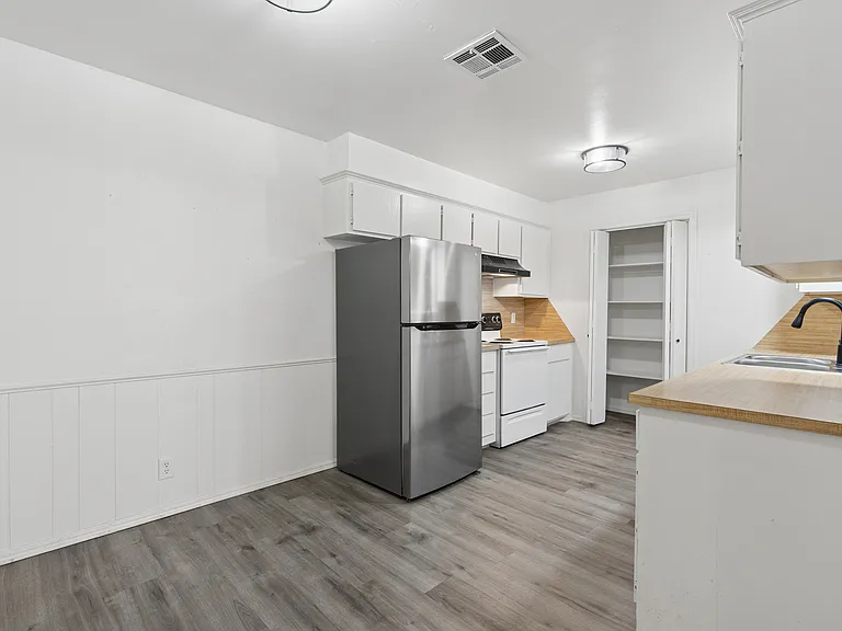 2700 E Shoreridge Ave #2700 — Photo 12
