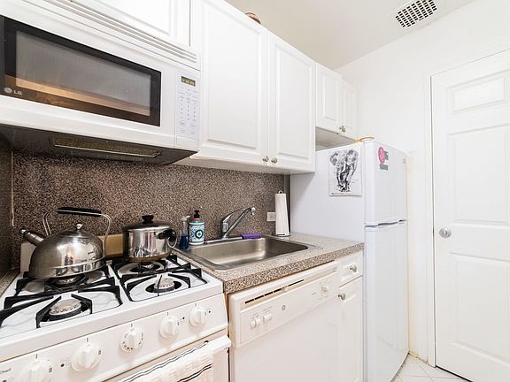 5th image of 37 W 71st St #4S